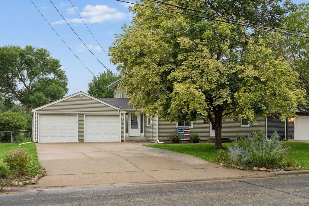 20635 Hughes Avenue W, Lakeville