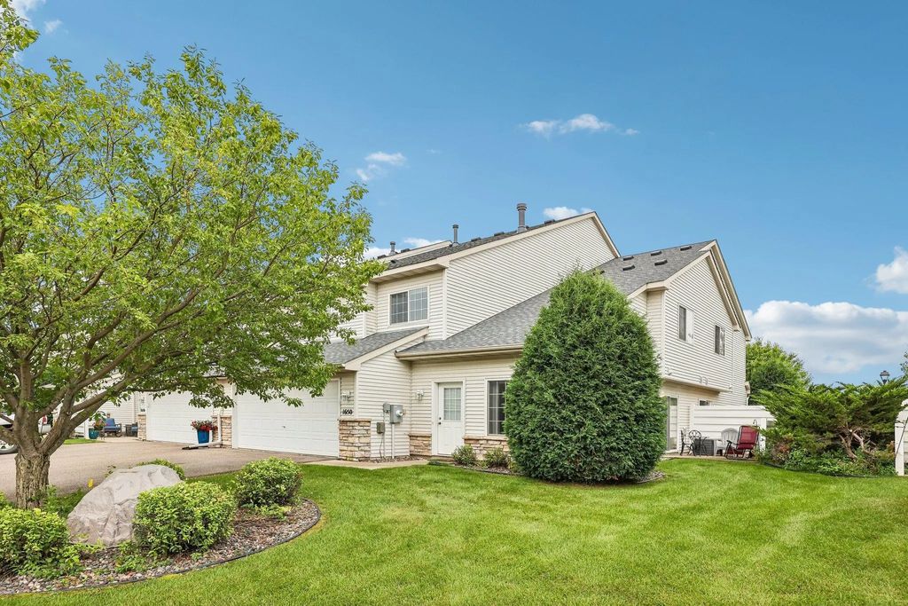 1650 Patriot Lane, Waconia