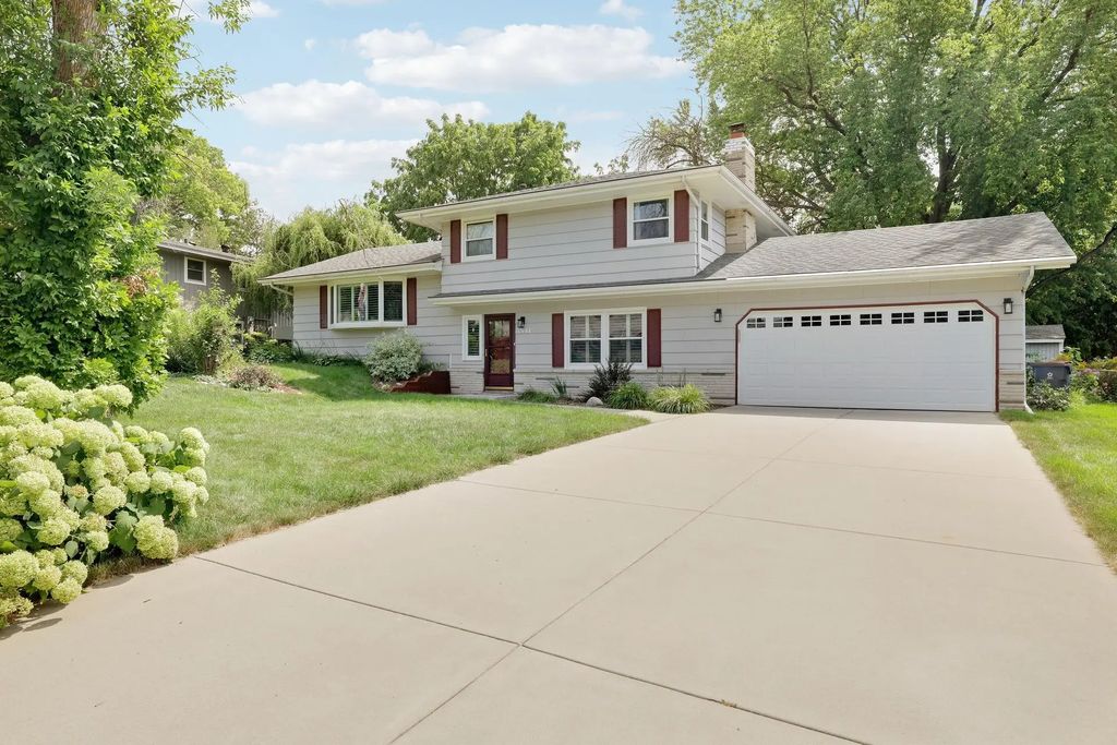 4541 Heritage Hills Circle, Bloomington