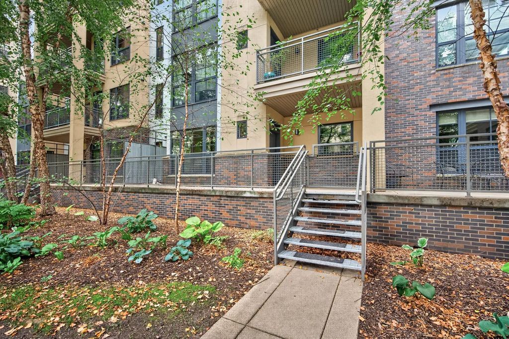 2565 Franklin Avenue 102, Saint Paul