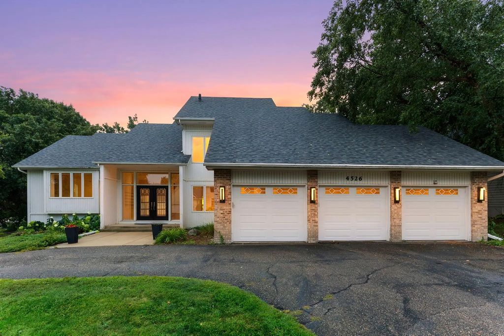 4526 137th Street W, Apple Valley
