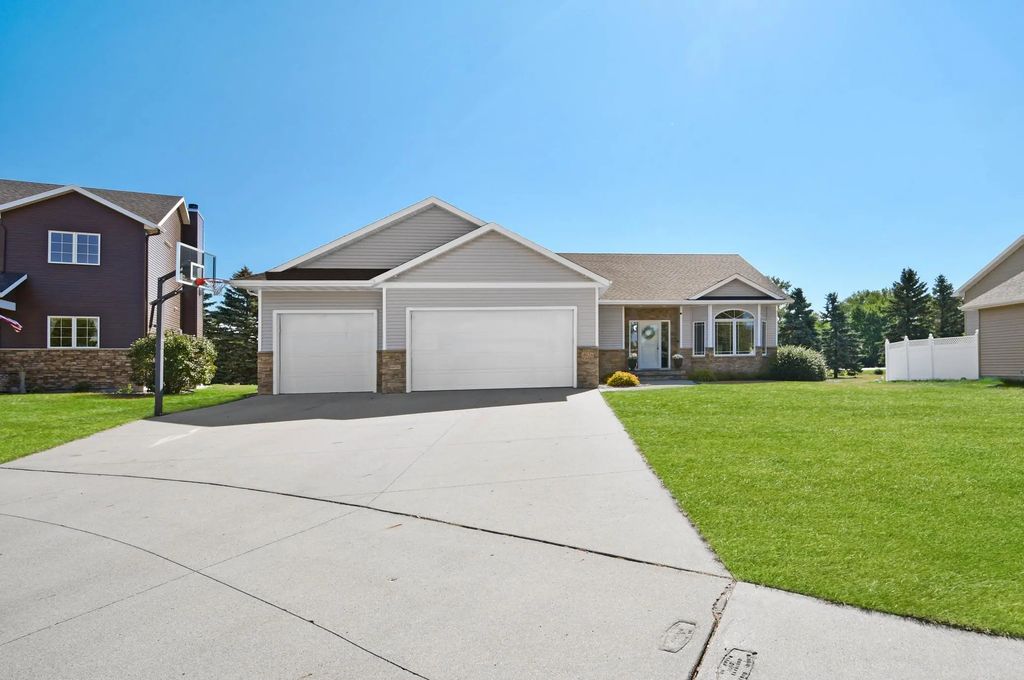 4026 39th Street S, Moorhead