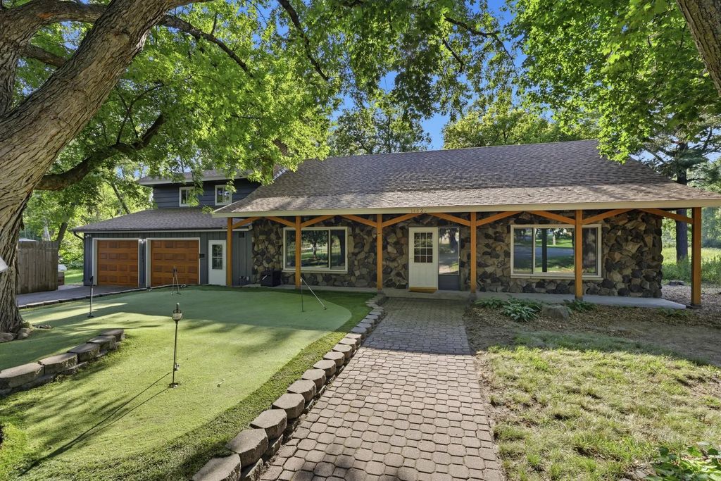 14823 Walker Place, Minnetonka