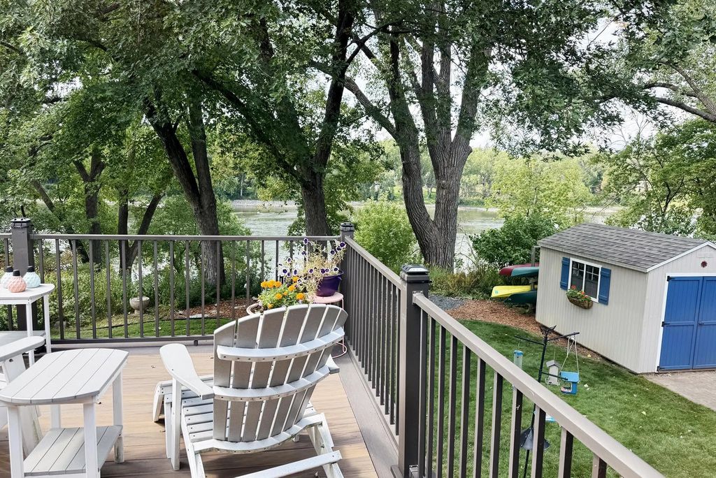 165 Hartman Circle Ne, Fridley
