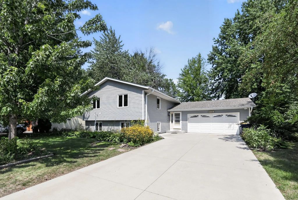 3245 147th Street W, Rosemount
