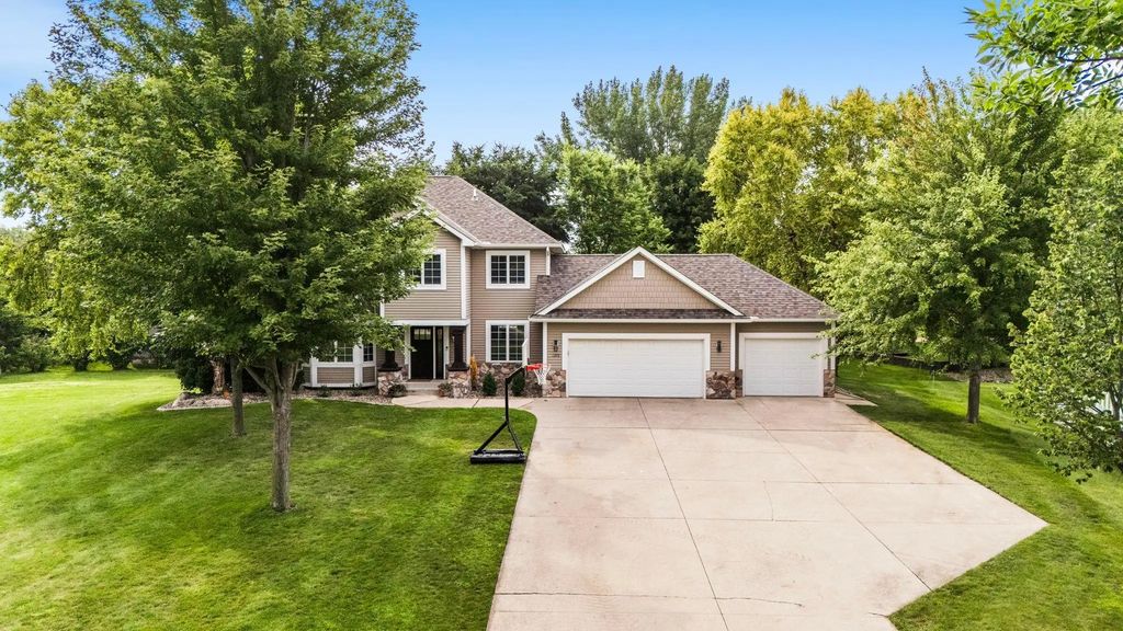 1373 Heritage Avenue Nw, Hutchinson