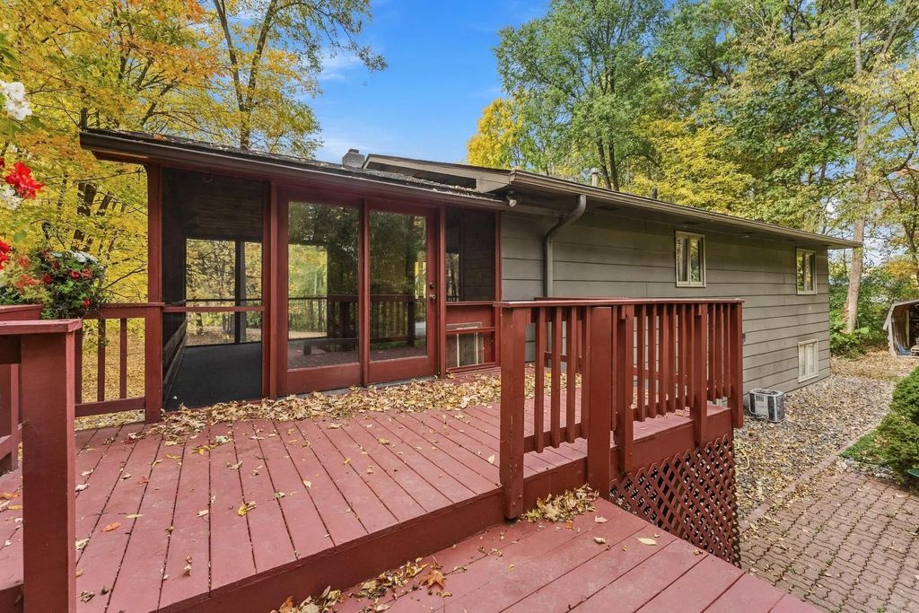 28957 Linden Avenue, Lindstrom