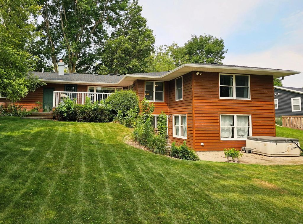1909 Country Club Drive Ne, Willmar