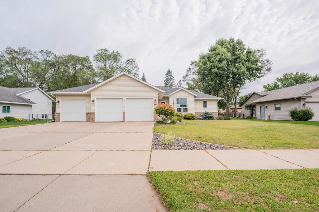 1704 Sierra Drive S, Eau Claire