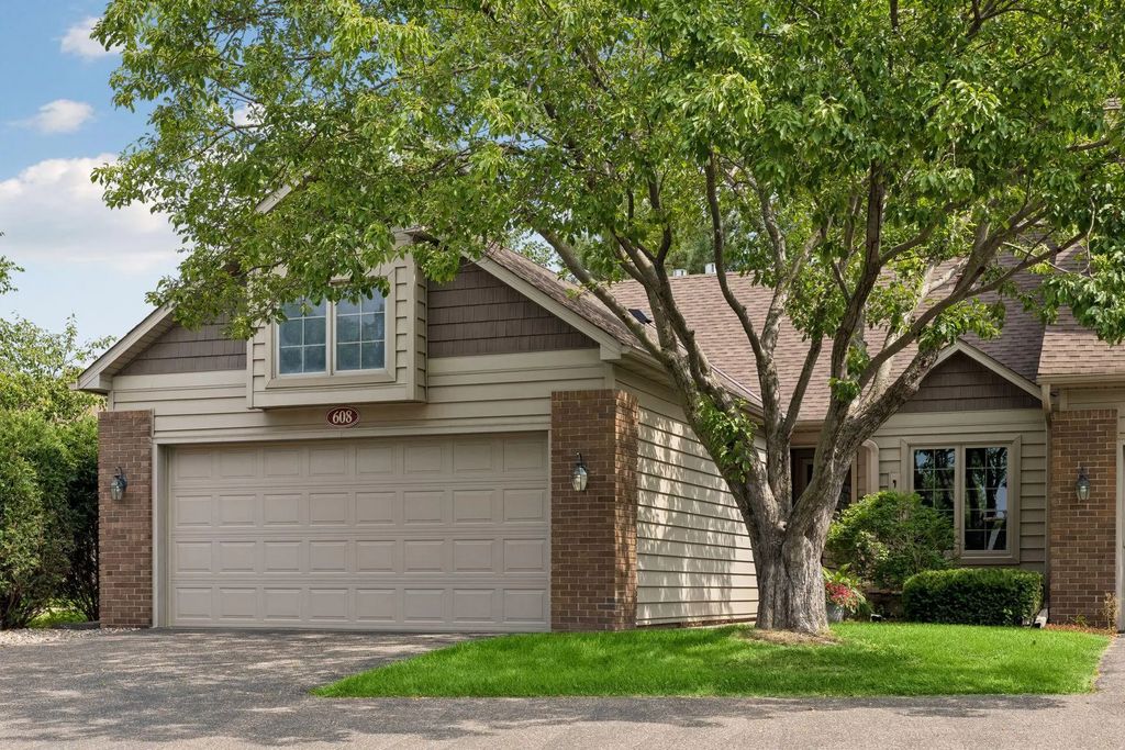 608 Sullivan Drive Ne, Columbia Heights