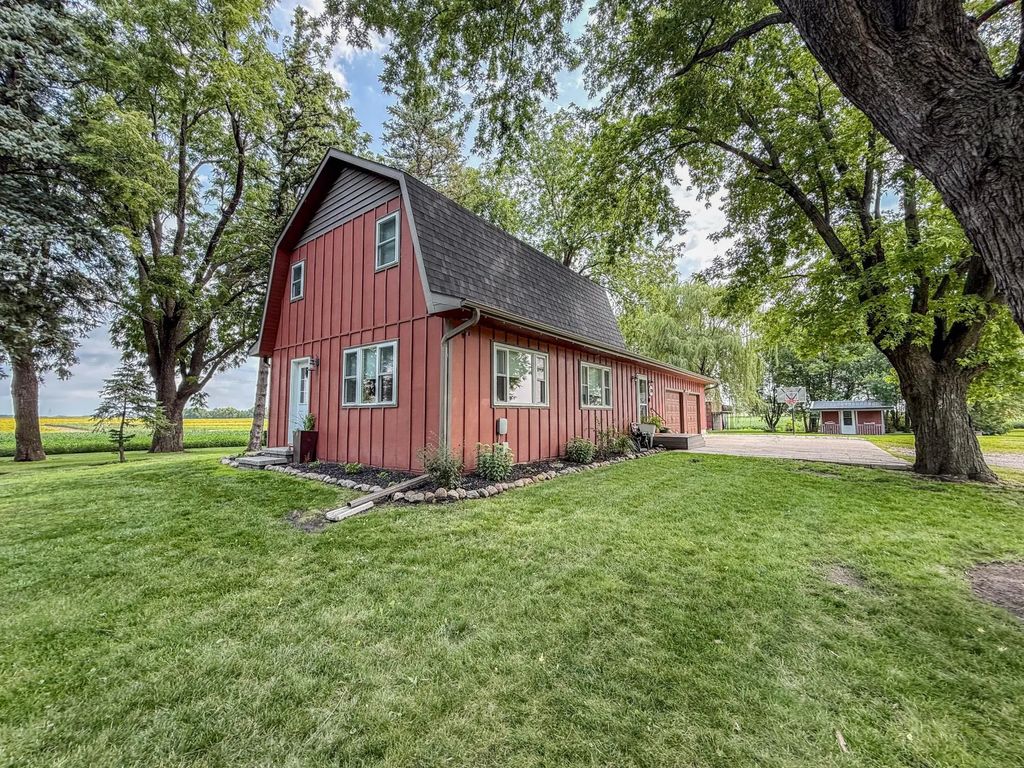1301 N 9th Street, Olivia