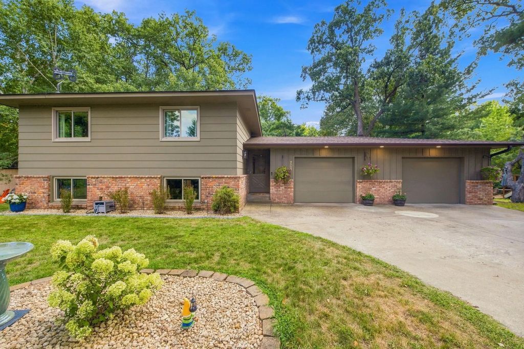 701 N Brookview Lane Sw, Isanti