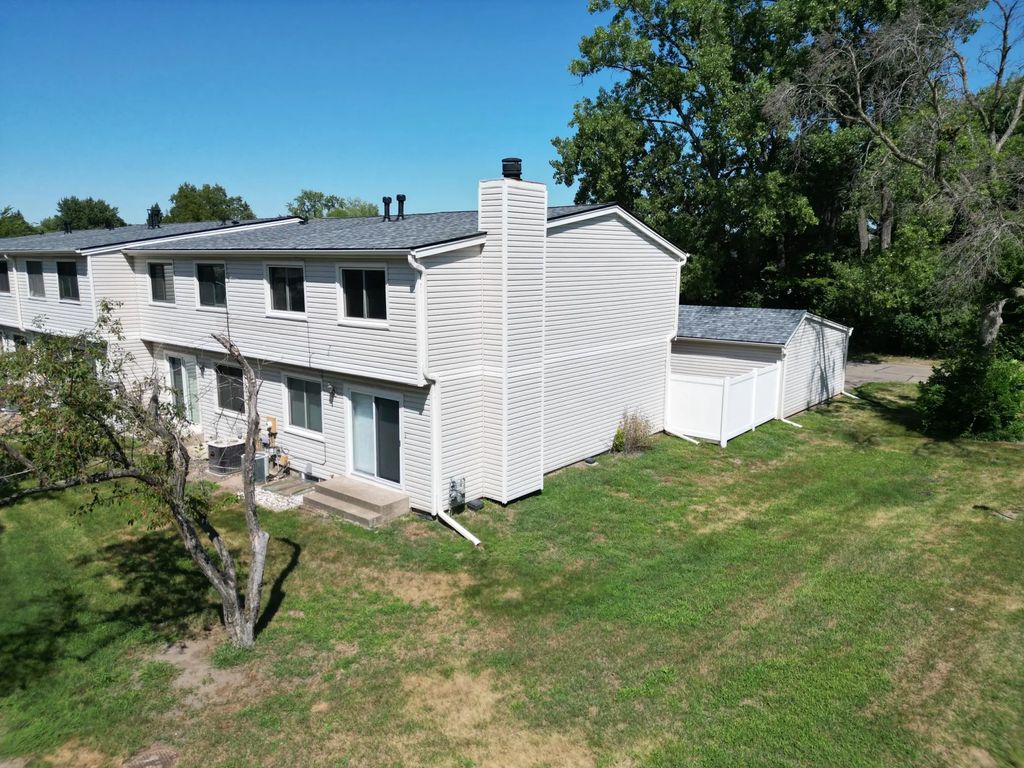 7640 Hampshire Avenue N, Brooklyn Park