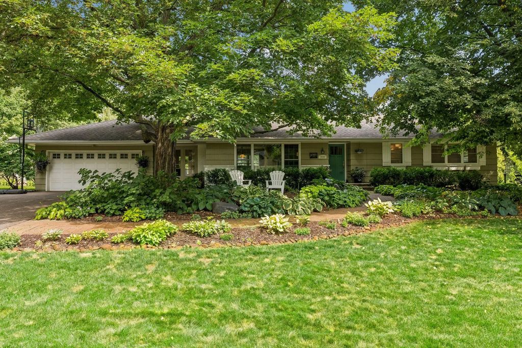 18200 Fairhomes Lane, Deephaven