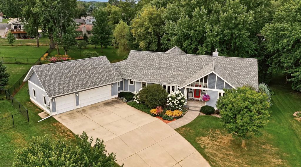 425 Lally Court, Zumbrota