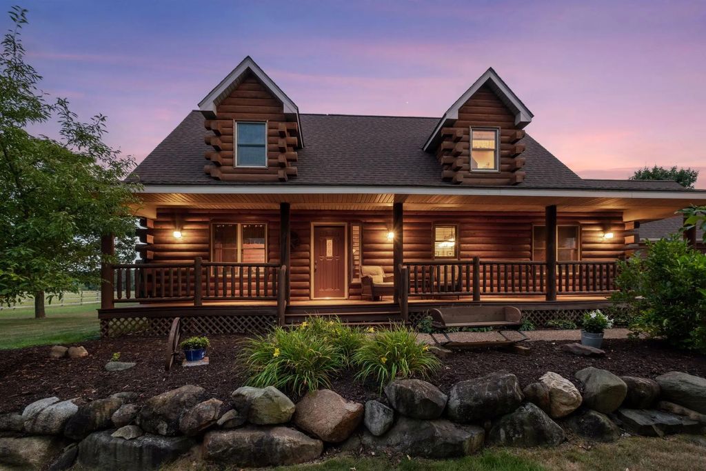 1157 River Drive, River Falls