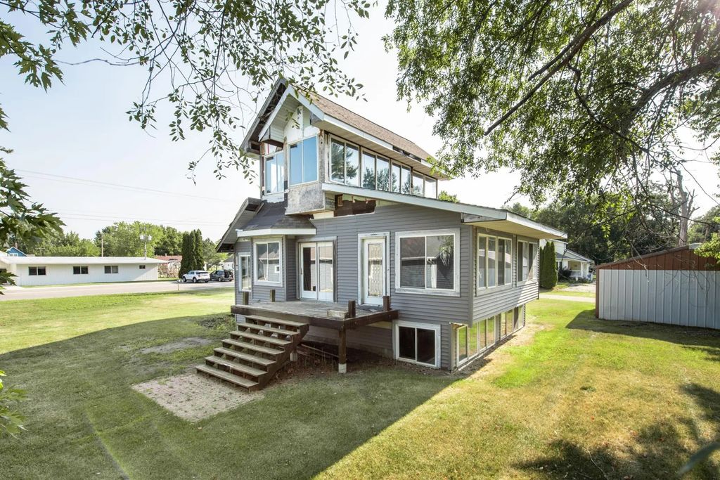 221 E Lake Street, Parkers Prairie
