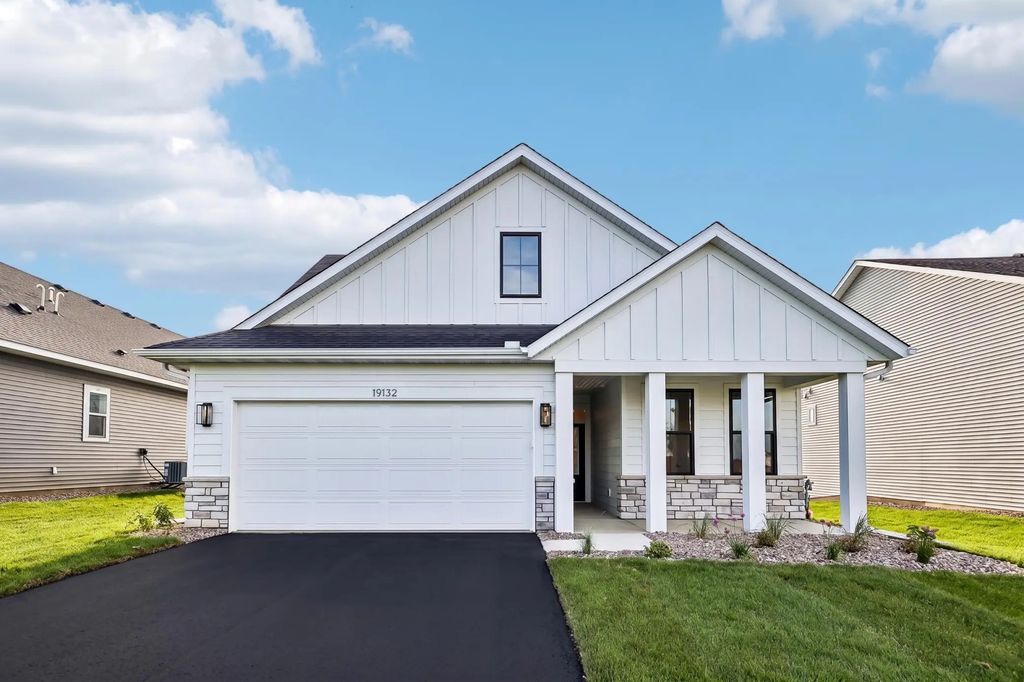 19132 Cloverleaf Way, Farmington