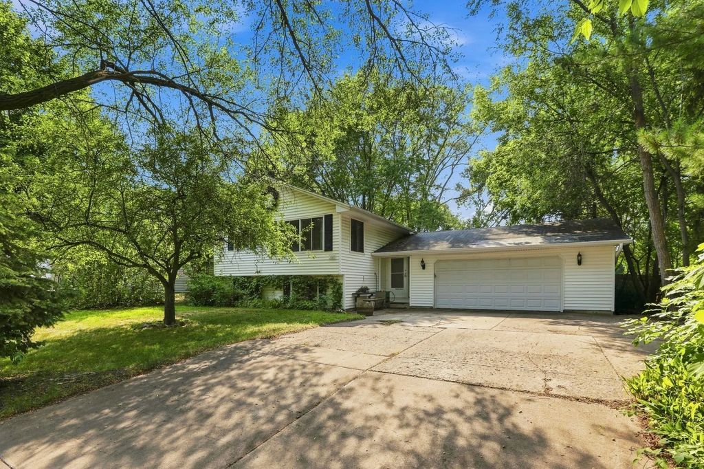 1325 Xylon Avenue N, Champlin