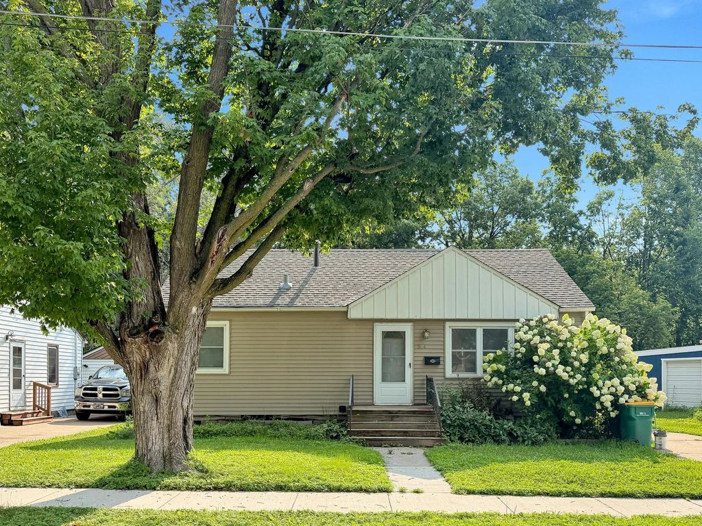 504 Edgewood Avenue, Albert Lea