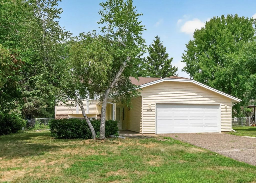 1124 Meadowwood Drive, Brooklyn Park