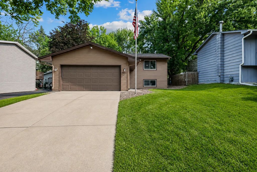 865 104th Avenue Nw, Coon Rapids