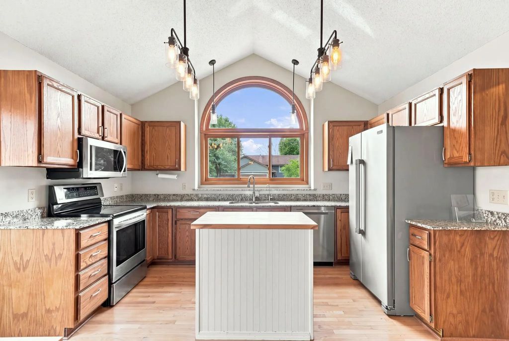 7135 Upper 157th Street W, Apple Valley