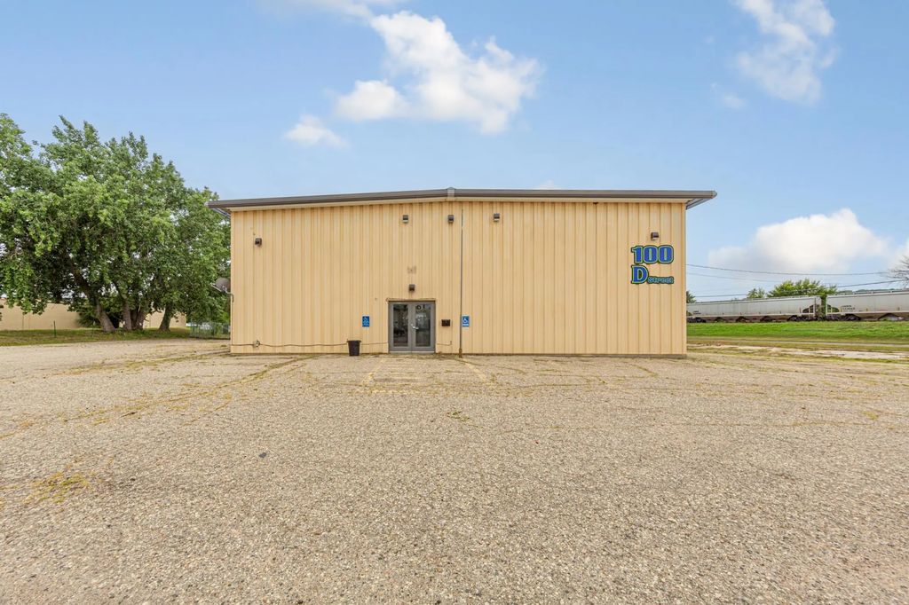100 D Street, Mankato