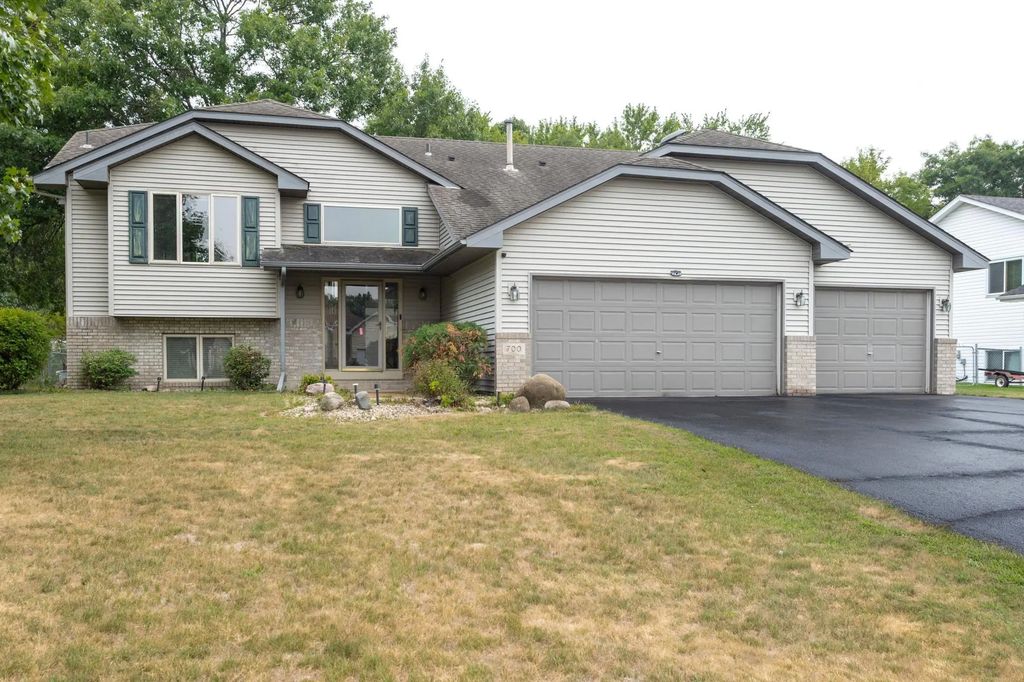 700 141st Avenue Nw, Andover