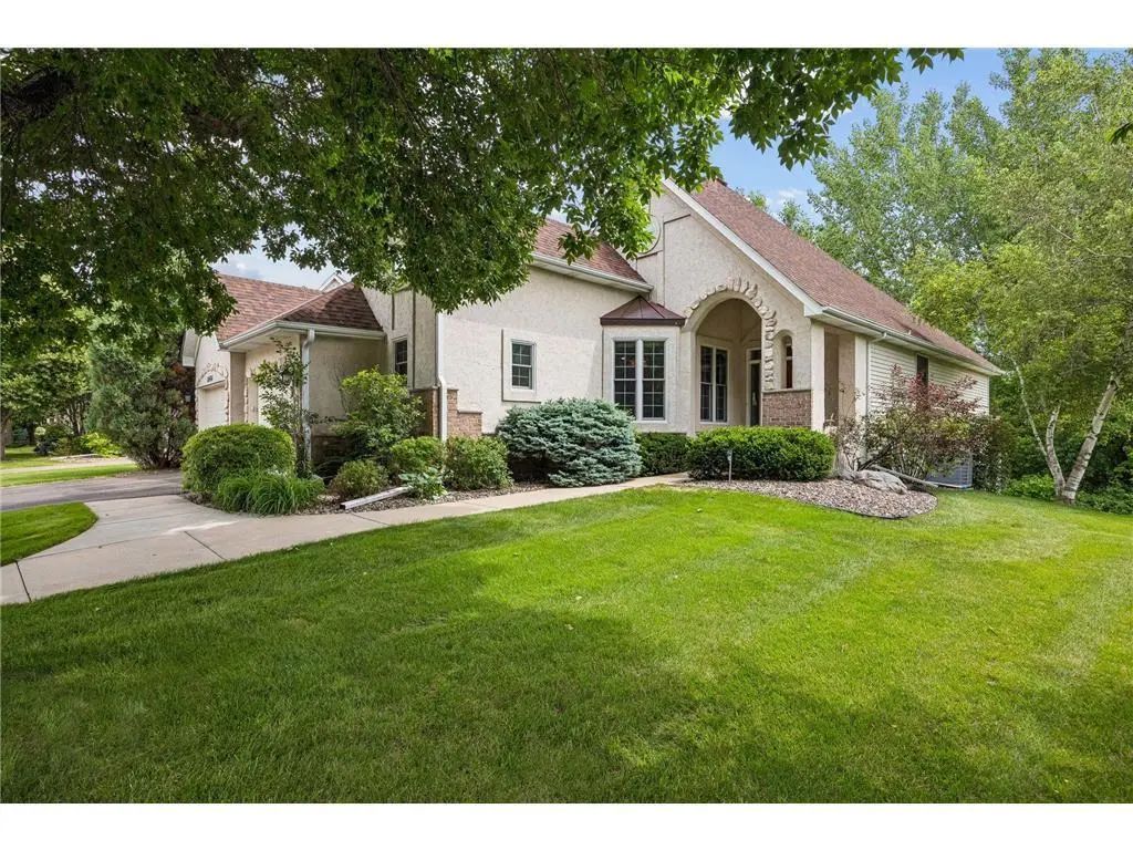 18464 Farmstead Circle, Eden Prairie