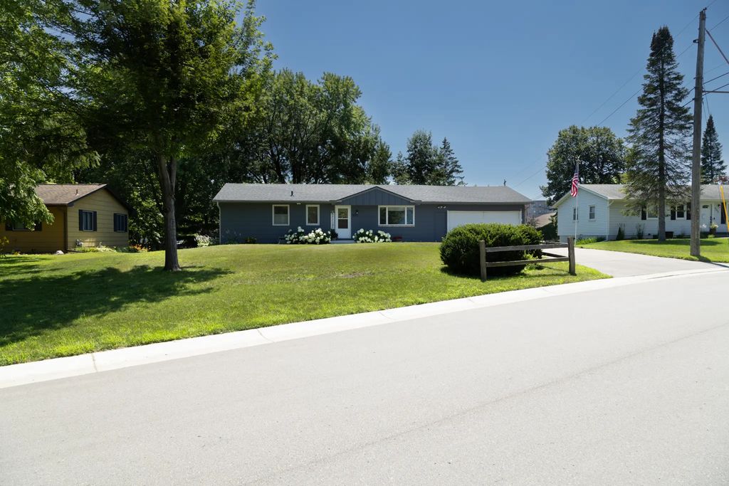 503 Chan View, Chanhassen