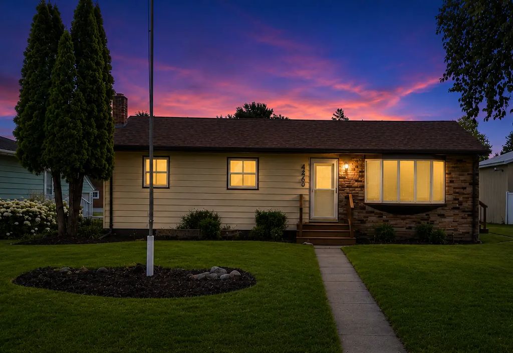 446 Maple Avenue S, Thief River Falls