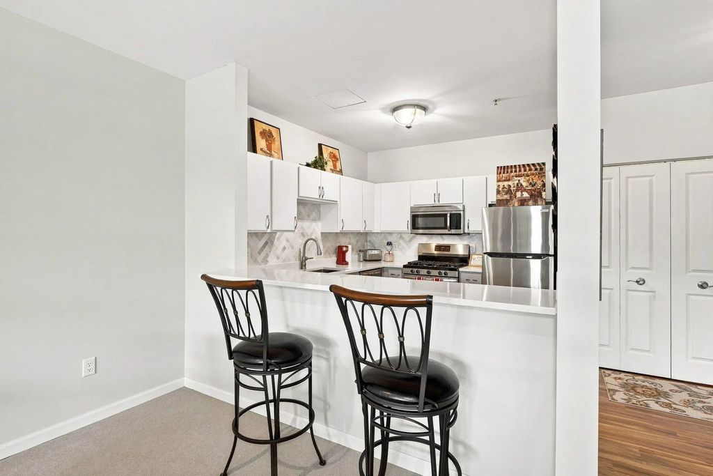 2803 E 38th Street 305, Minneapolis