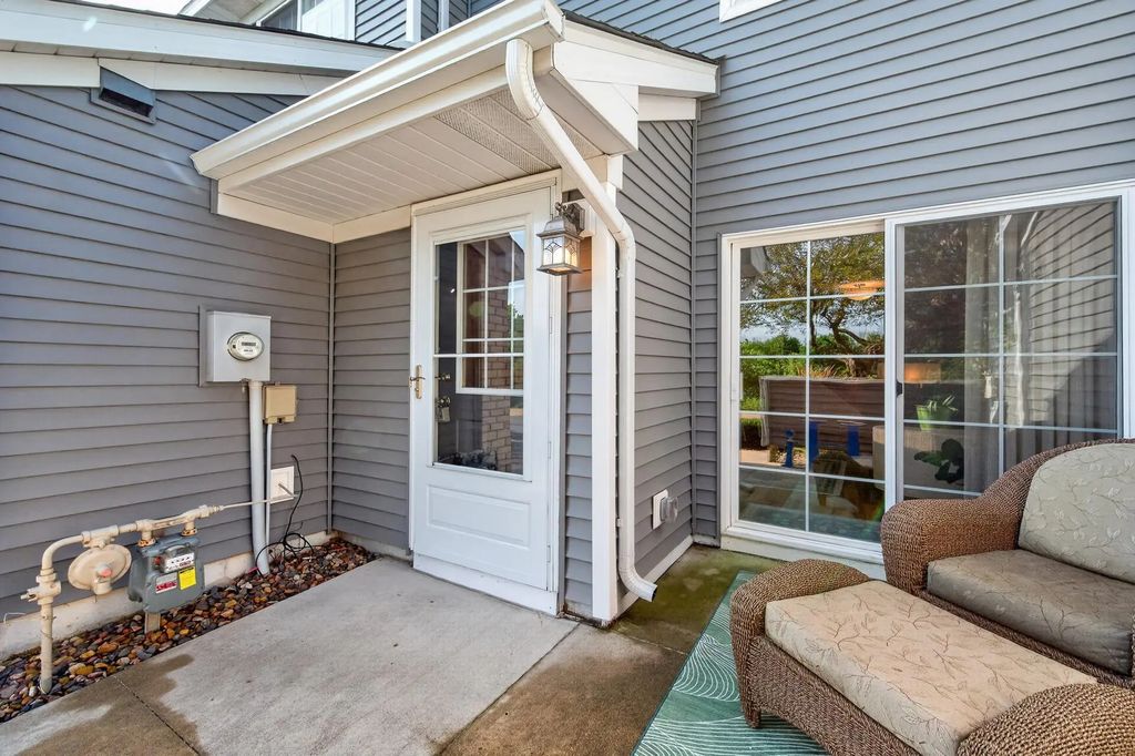 493 Marshland Trail, Chanhassen