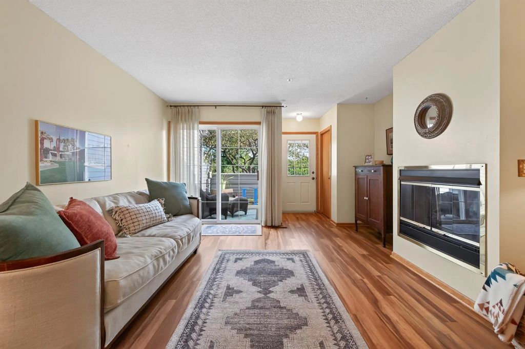 493 Marshland Trail, Chanhassen