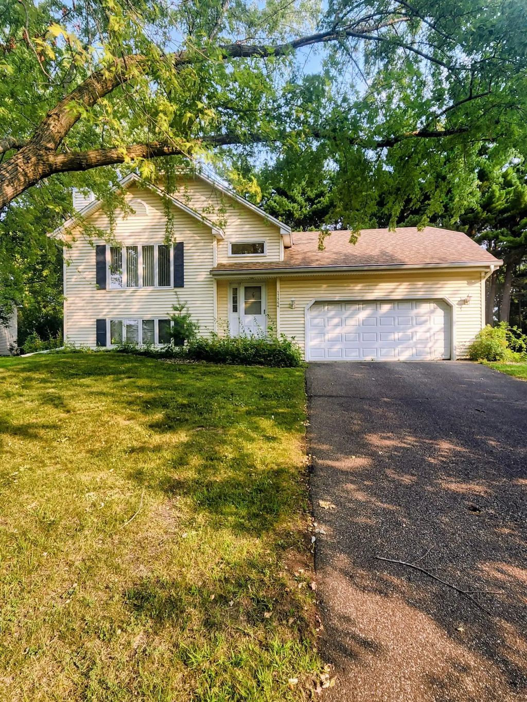 17964 Lorence Way, Eden Prairie