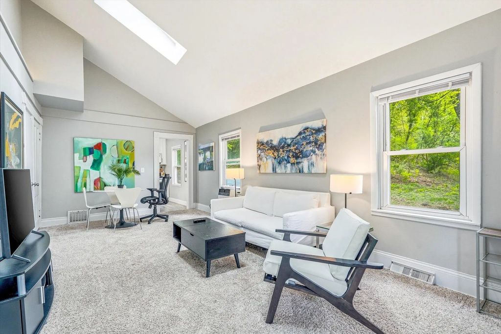 891 Benhill Road, Saint Paul