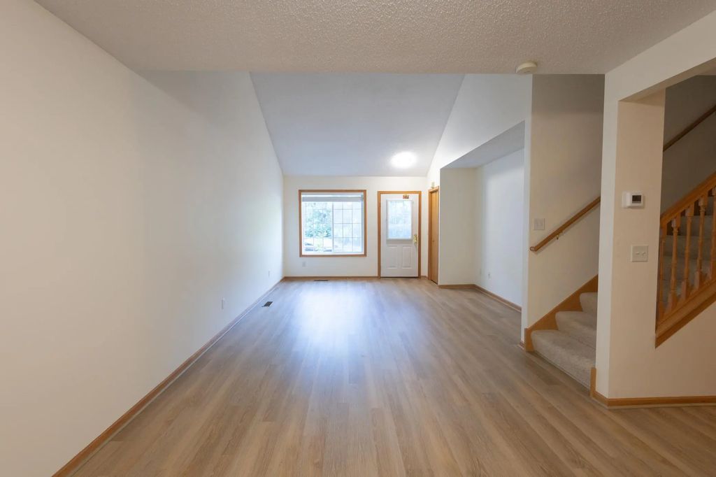 8944 Pheasant Lane, Saint Bonifacius