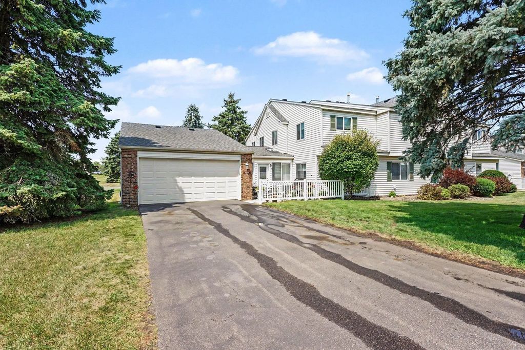 7714 157th Street W, Apple Valley