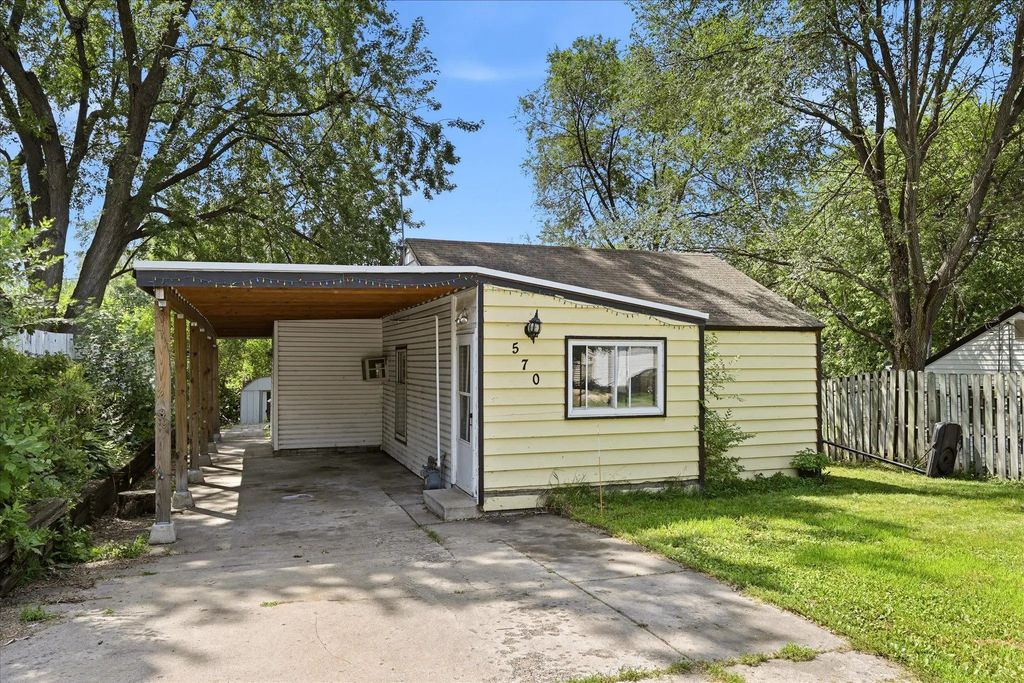 570 Ironton Street Ne, Fridley