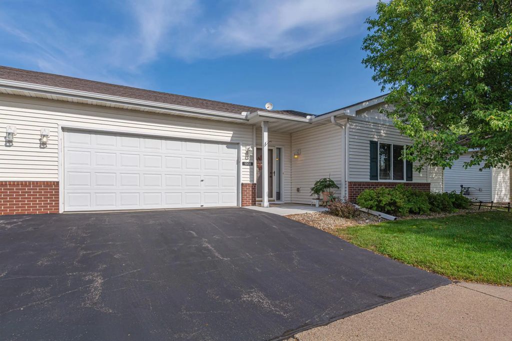 1303 Presidential Drive, Northfield