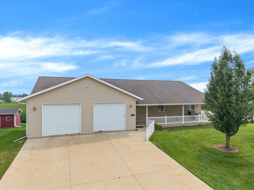 900 Courtney Drive, Caledonia