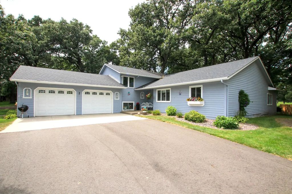 450 School Road Nw, Hutchinson