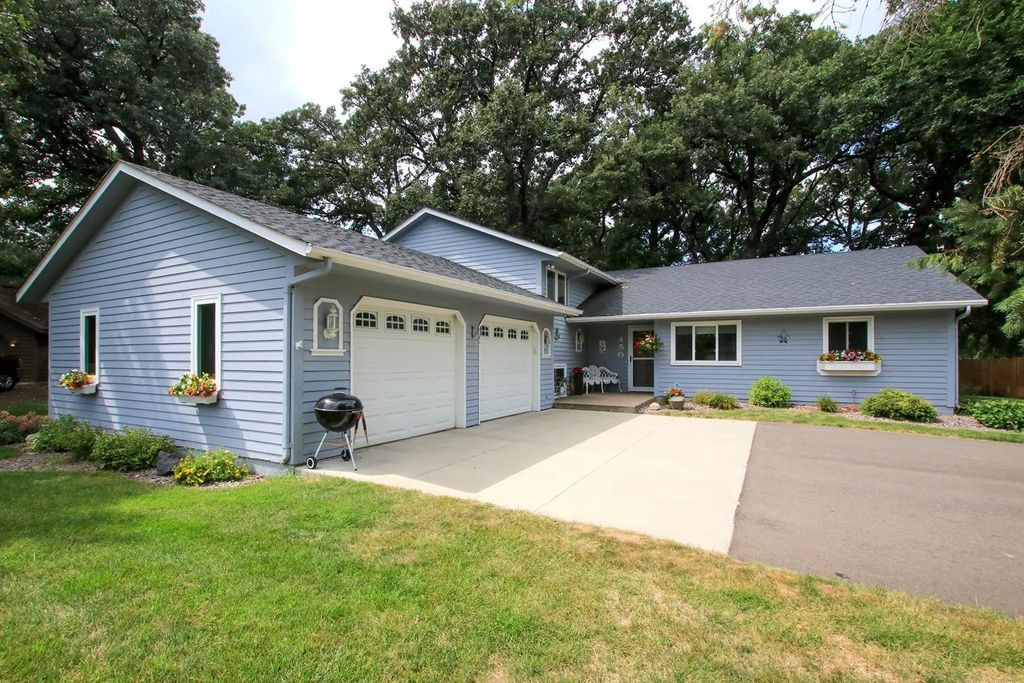 450 School Road Nw, Hutchinson