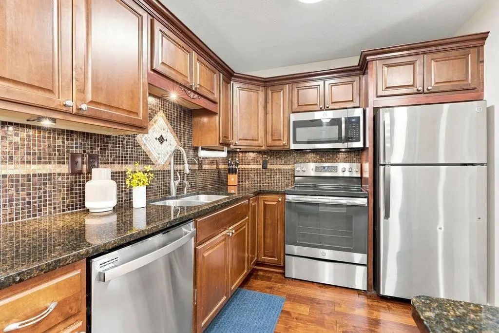970 Pontiac Lane, Chanhassen