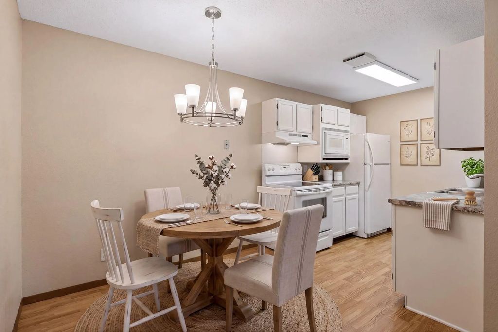 4 Pine Tree Drive 215, Arden Hills