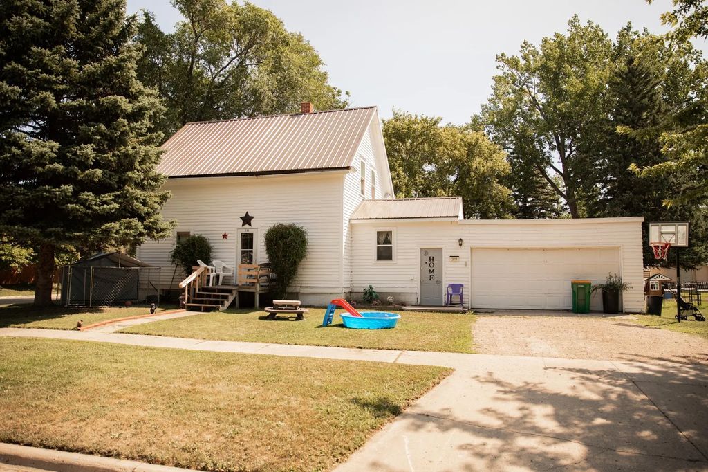 203 S Main Street, Gwinner