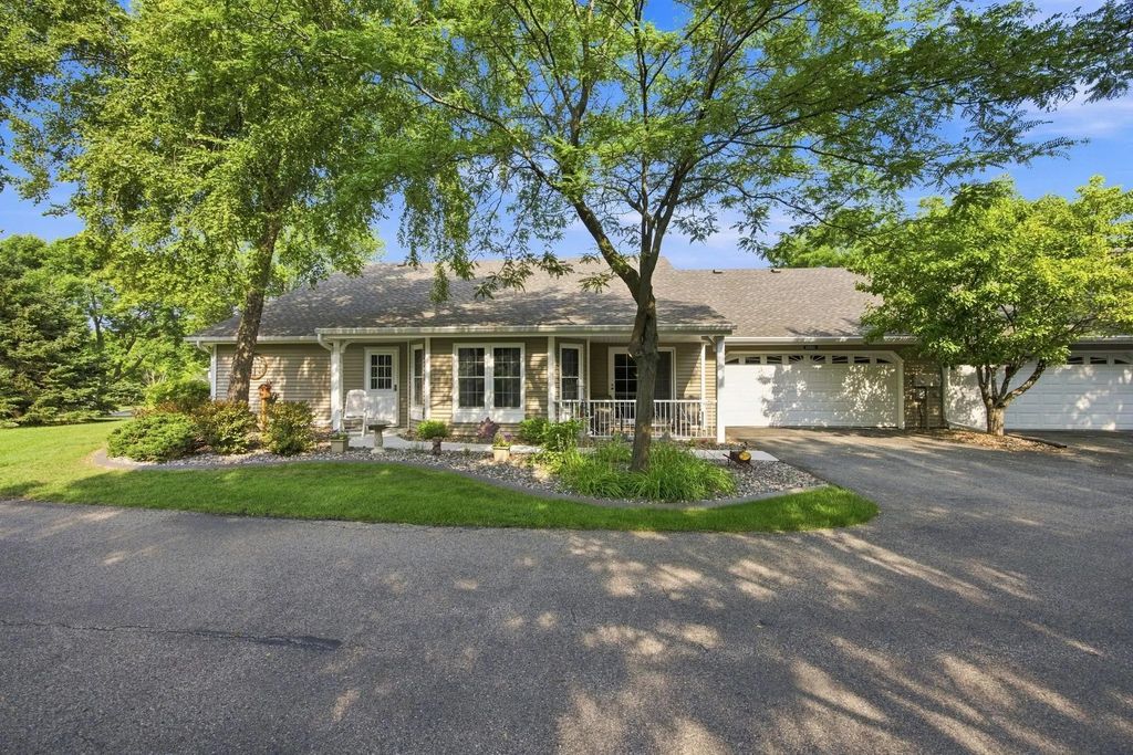 14702 Oak Run Lane, Burnsville