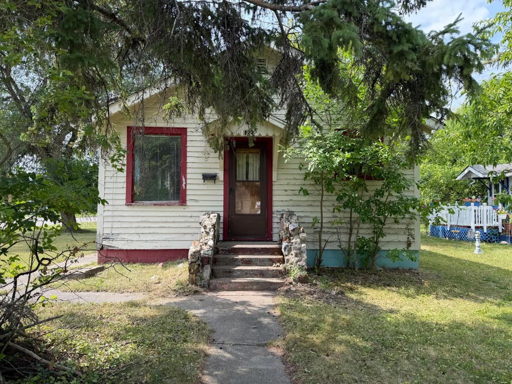 1222 Main Avenue, International Falls