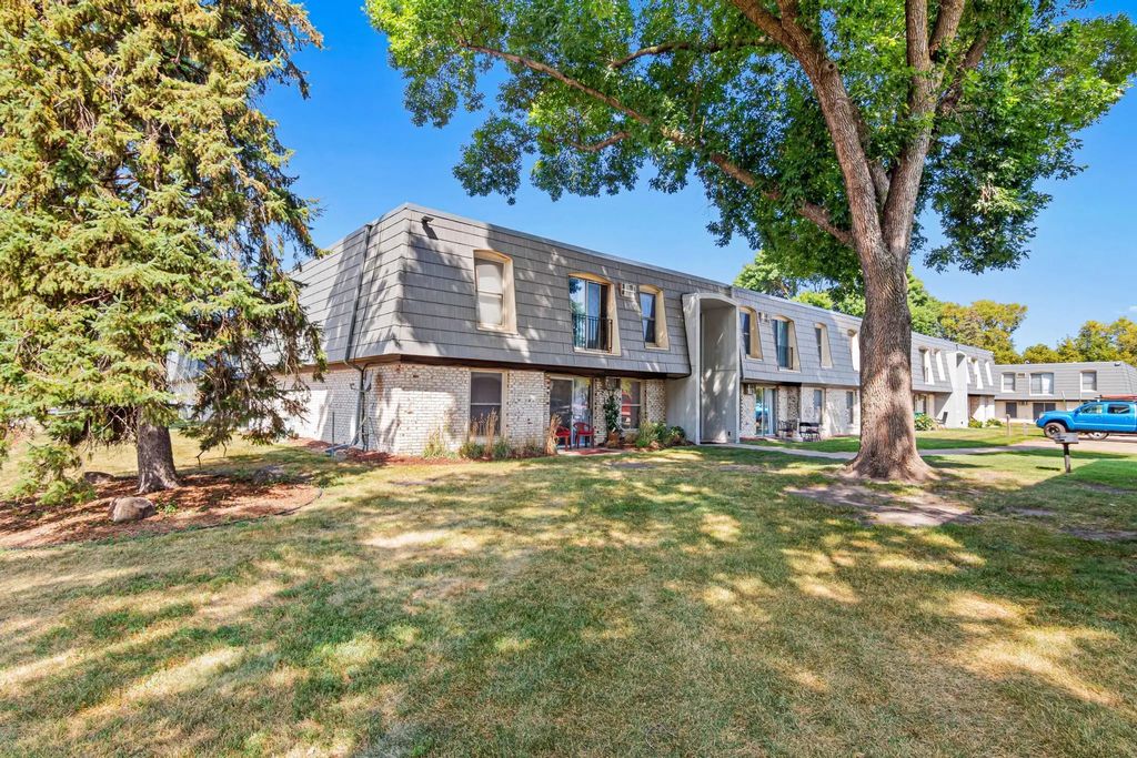 814 9th Avenue S 4, Hopkins